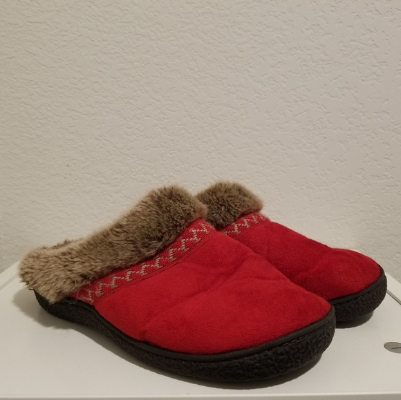 Isotoner SmartZone Red Comfort Faux Fur Suede Memory Foam Slippers Sz 7.5-8 - Picture 4 of 8